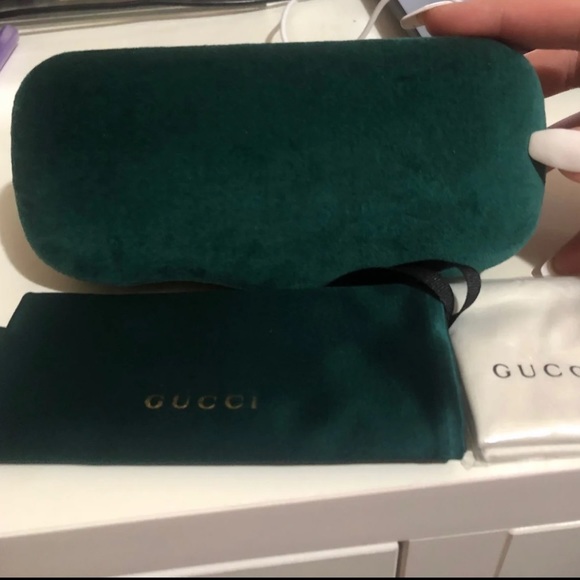 Gucci Case - Picture 2 of 2
